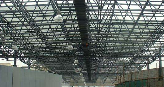 江北听网架公司的名目师阐述其网架的季节个性